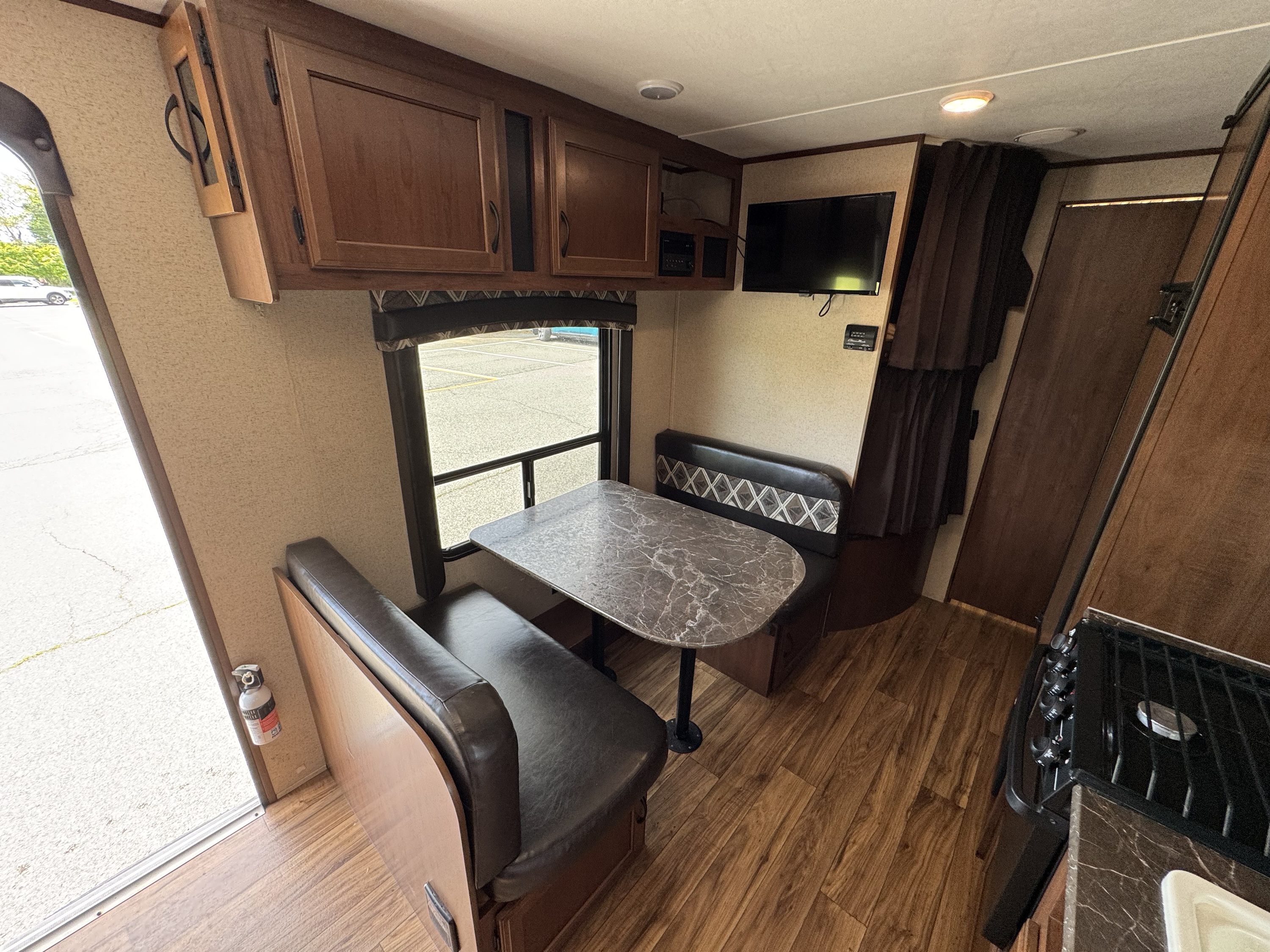 2016 Jayco Jay Flight Family Camper! - Image 10