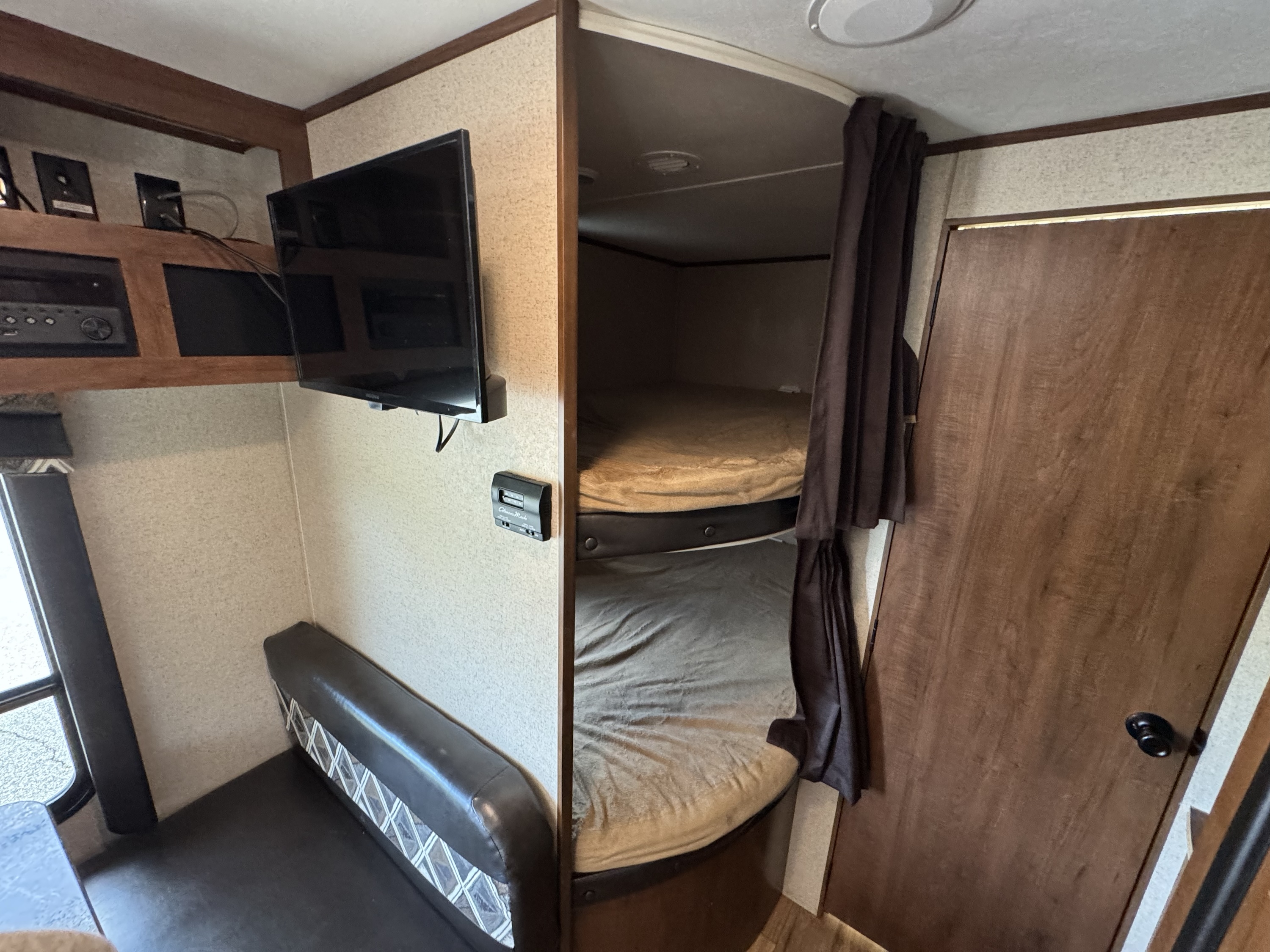 2016 Jayco Jay Flight Family Camper! - Image 11