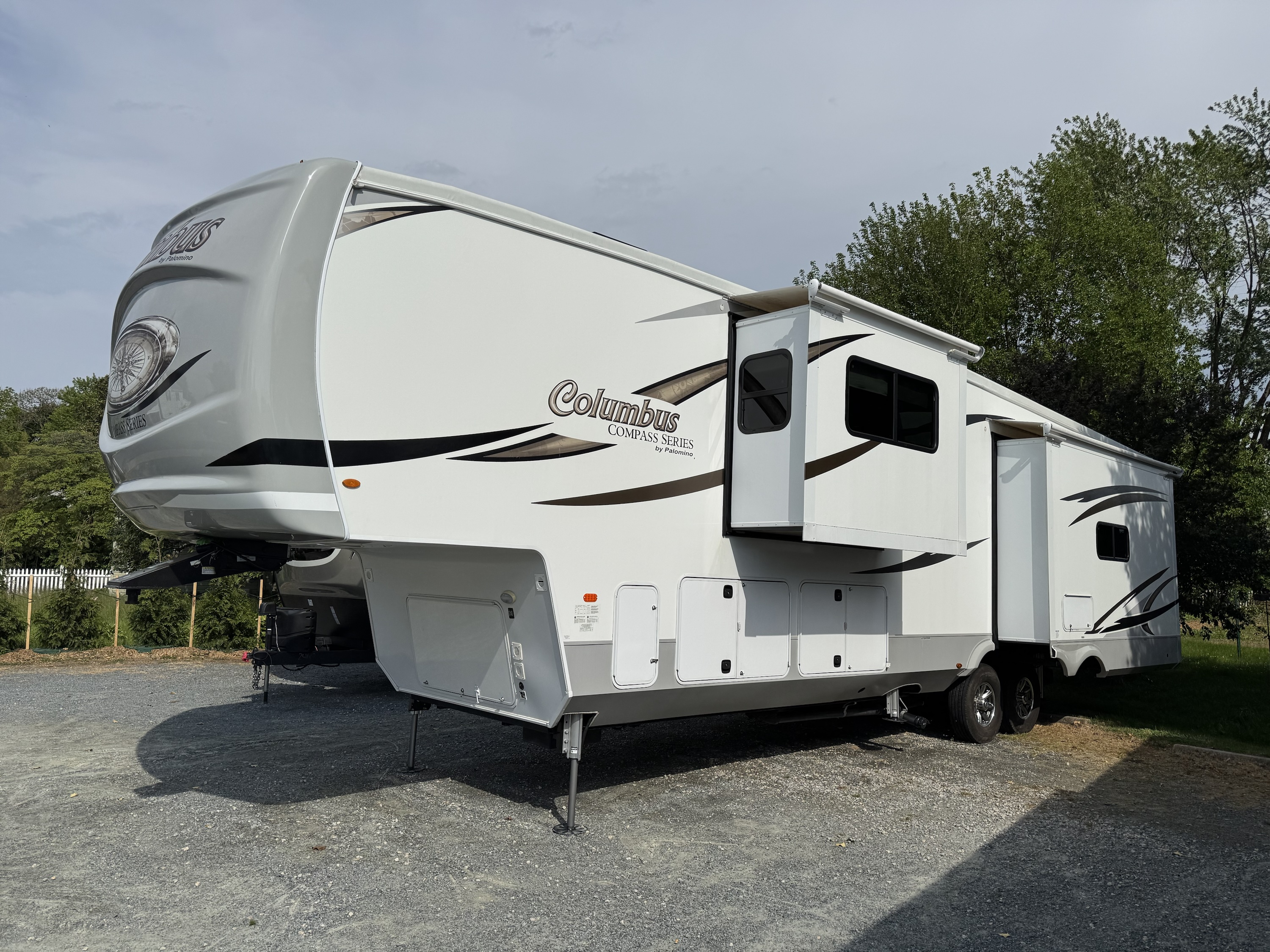 2021 Columbus 5th Wheel Camper - Image 2