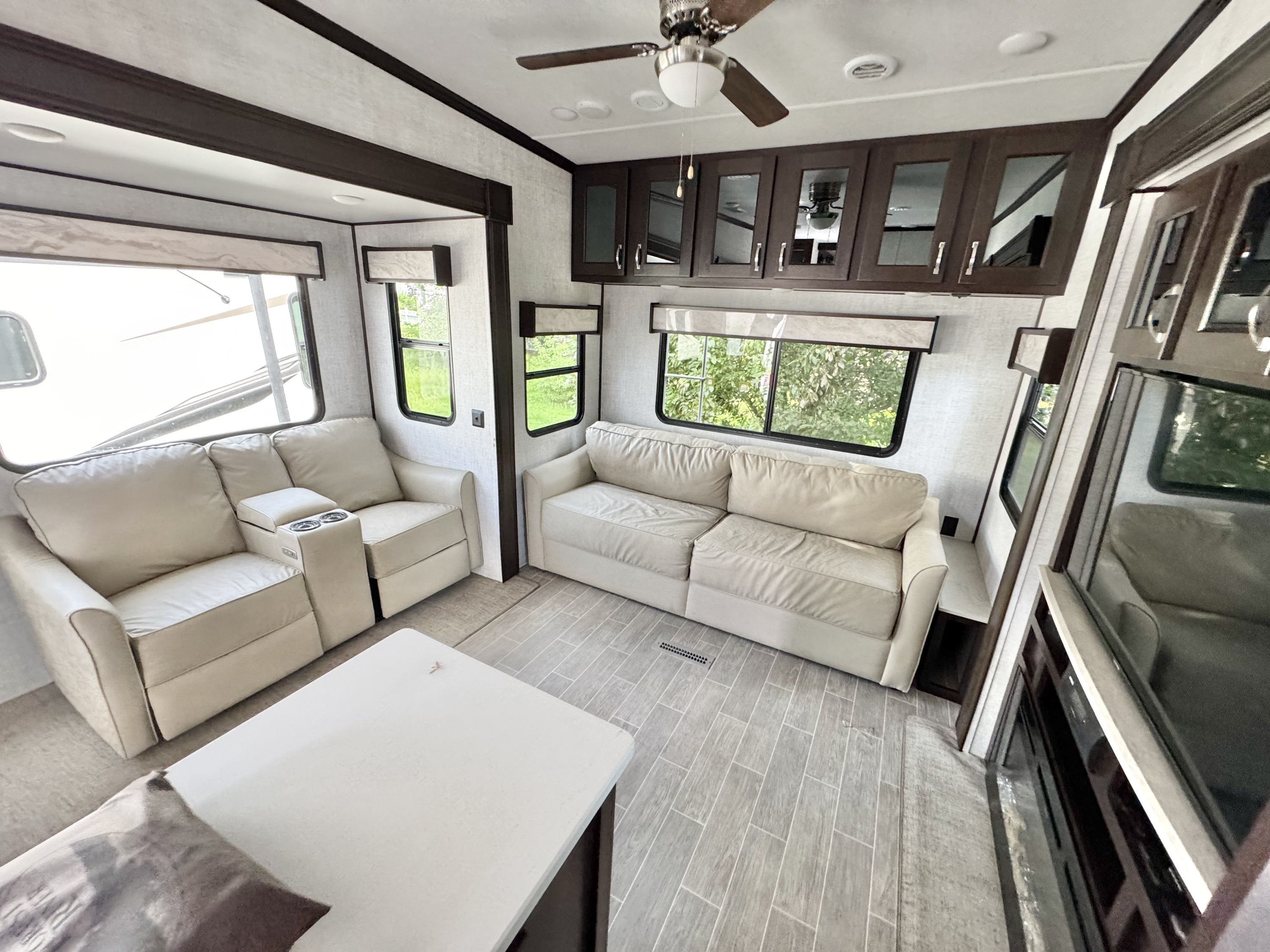 2021 Columbus 5th Wheel Camper - Image 11