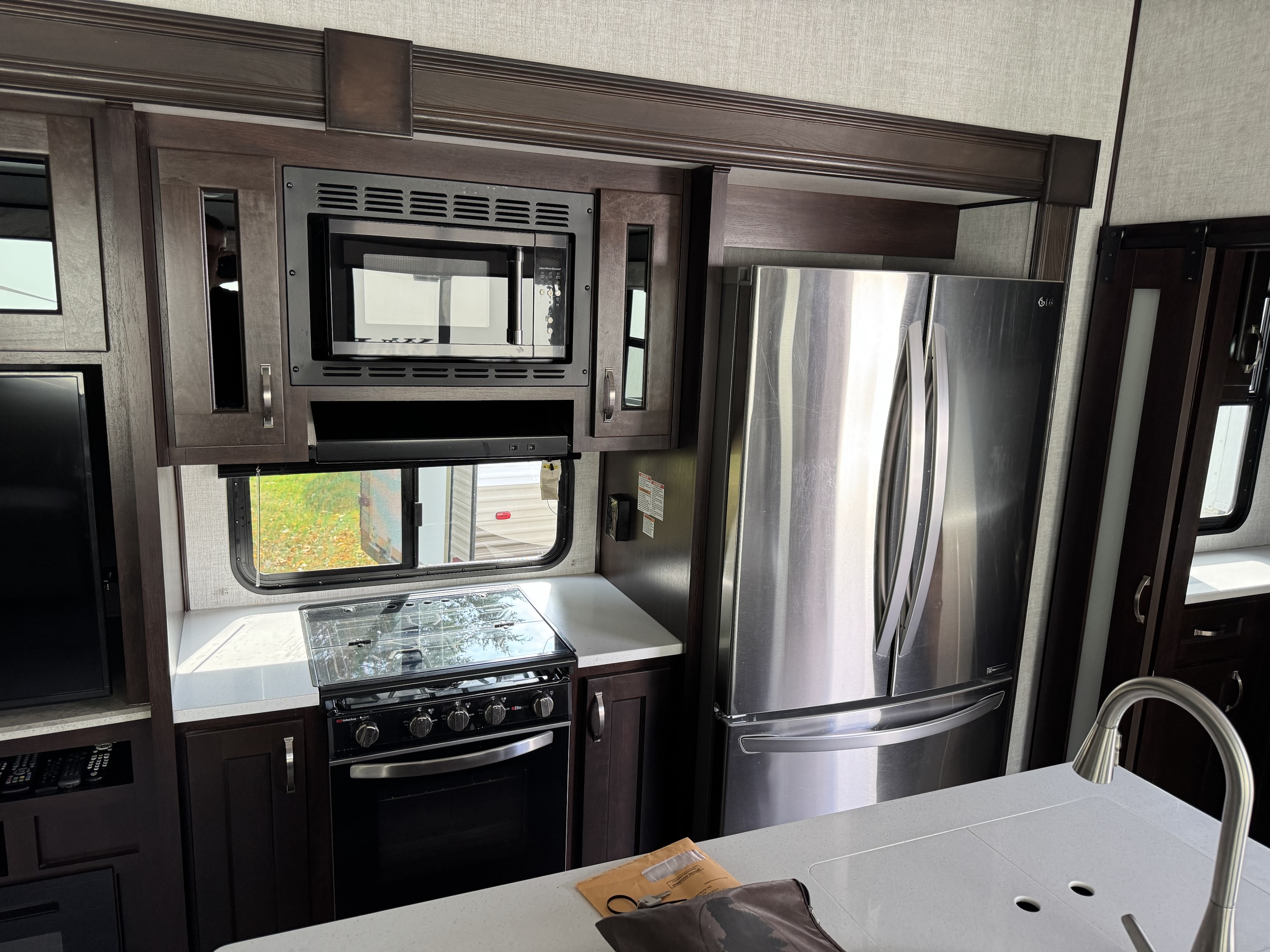 2021 Columbus 5th Wheel Camper - Image 14