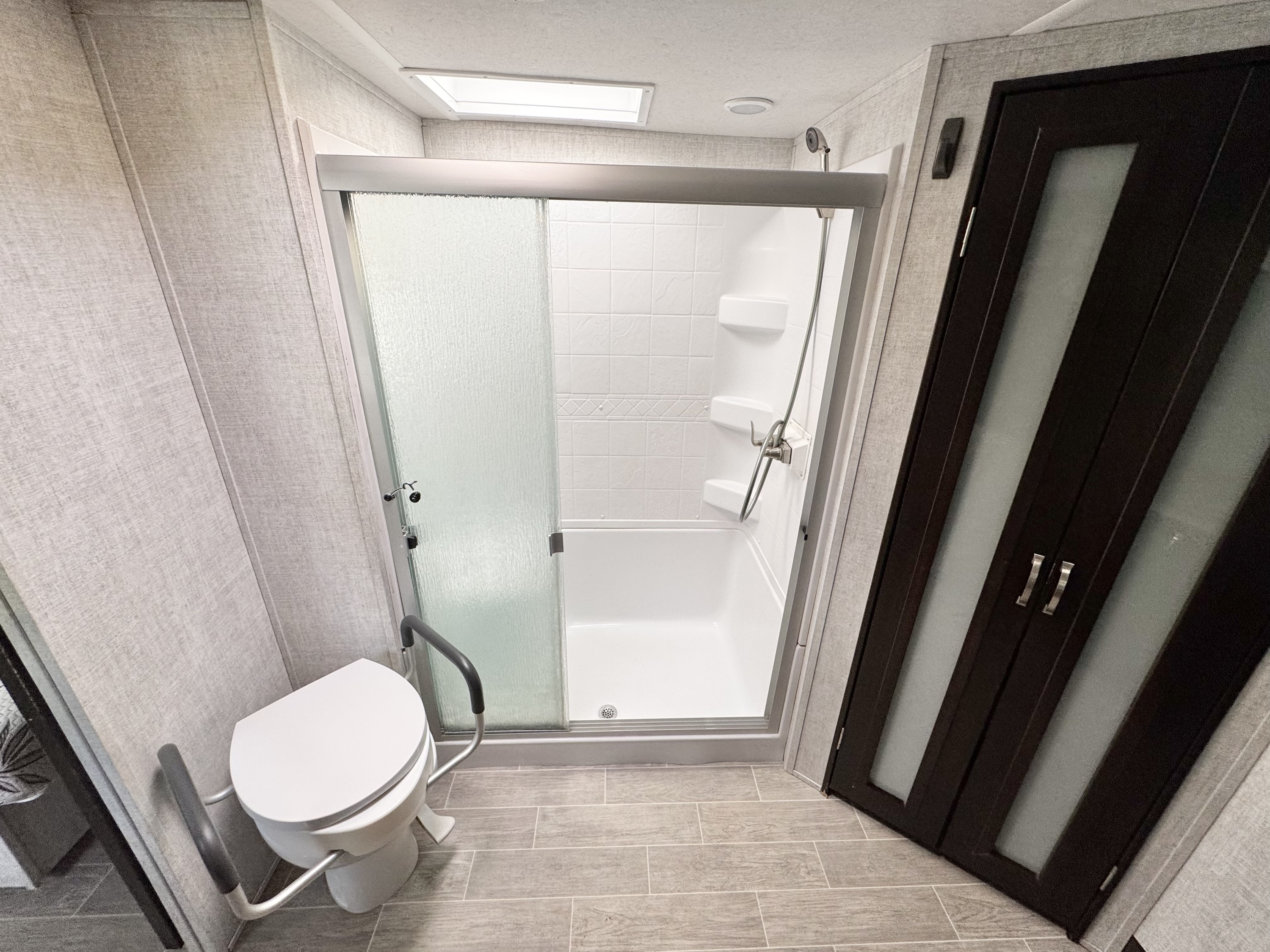 2021 Columbus 5th Wheel Camper - Image 20