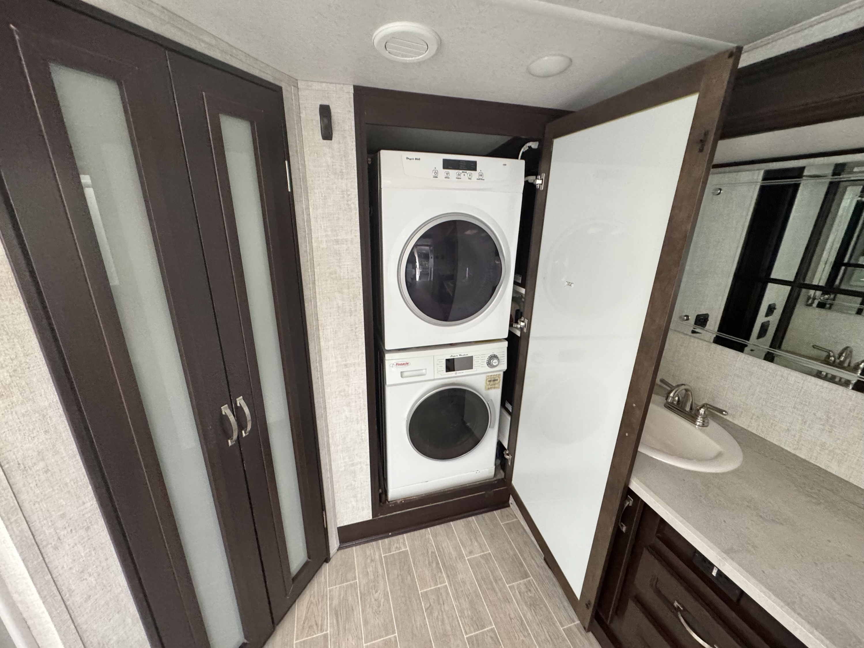 2021 Columbus 5th Wheel Camper - Image 21