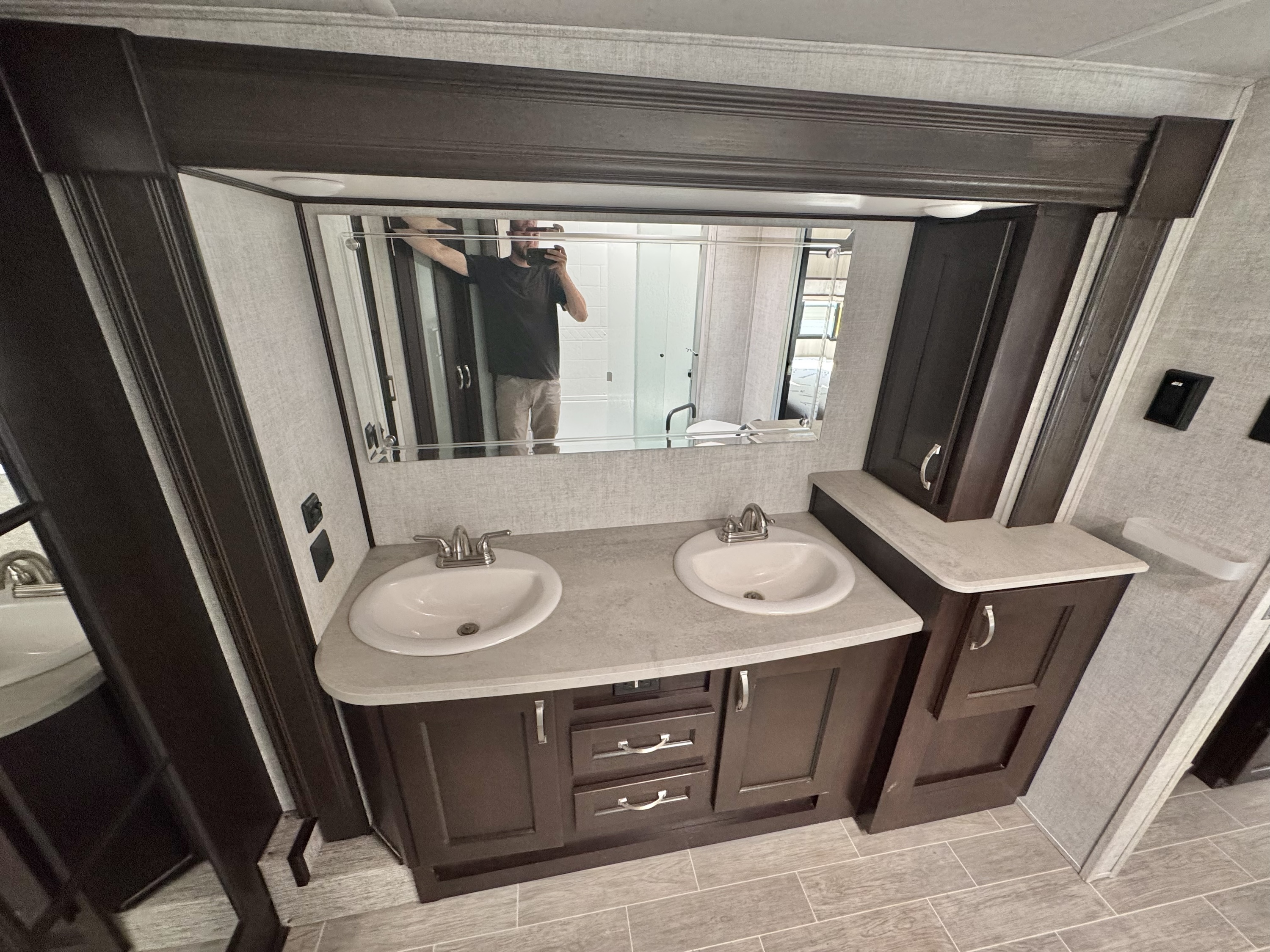 2021 Columbus 5th Wheel Camper - Image 23