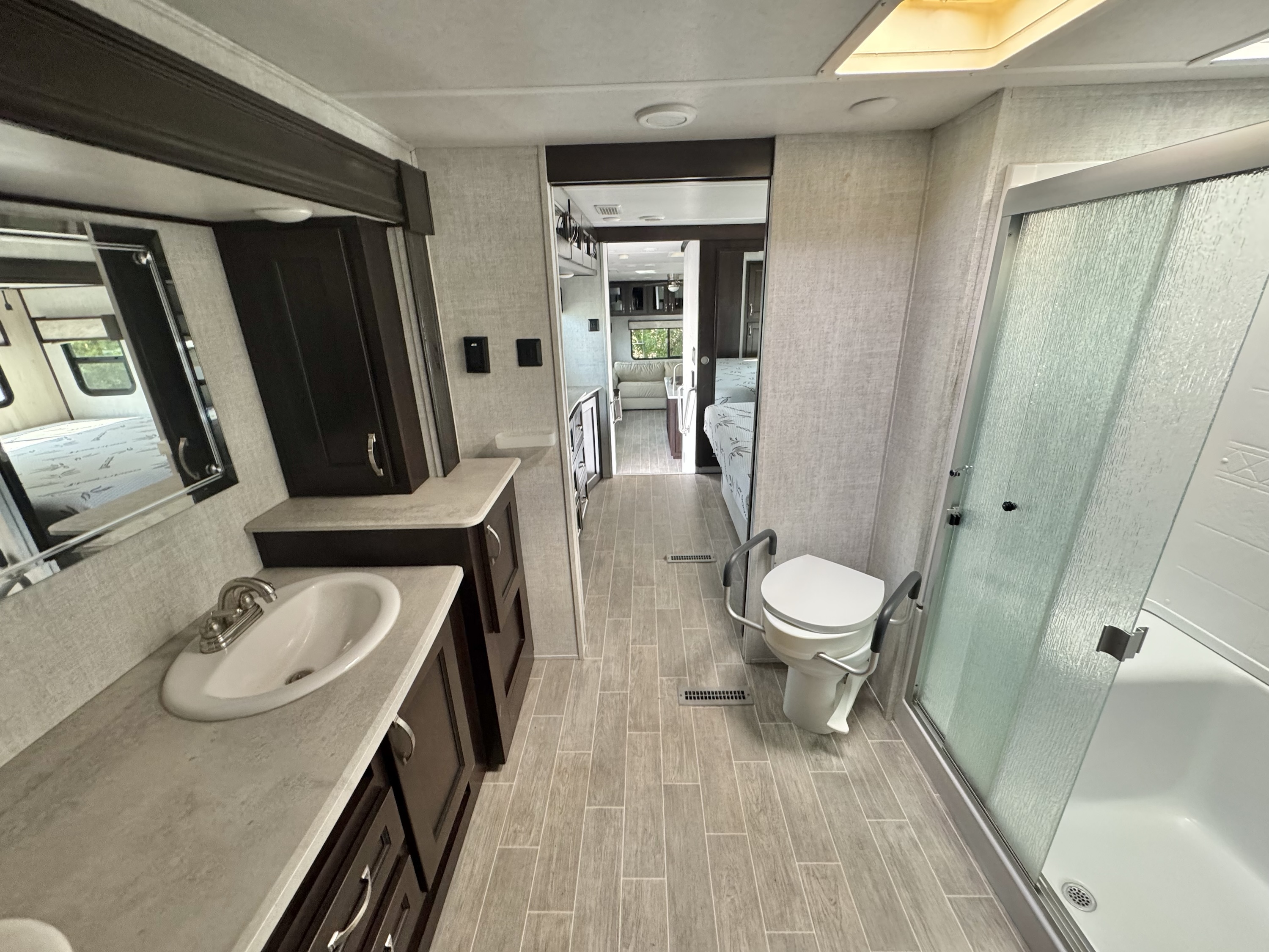 2021 Columbus 5th Wheel Camper - Image 24
