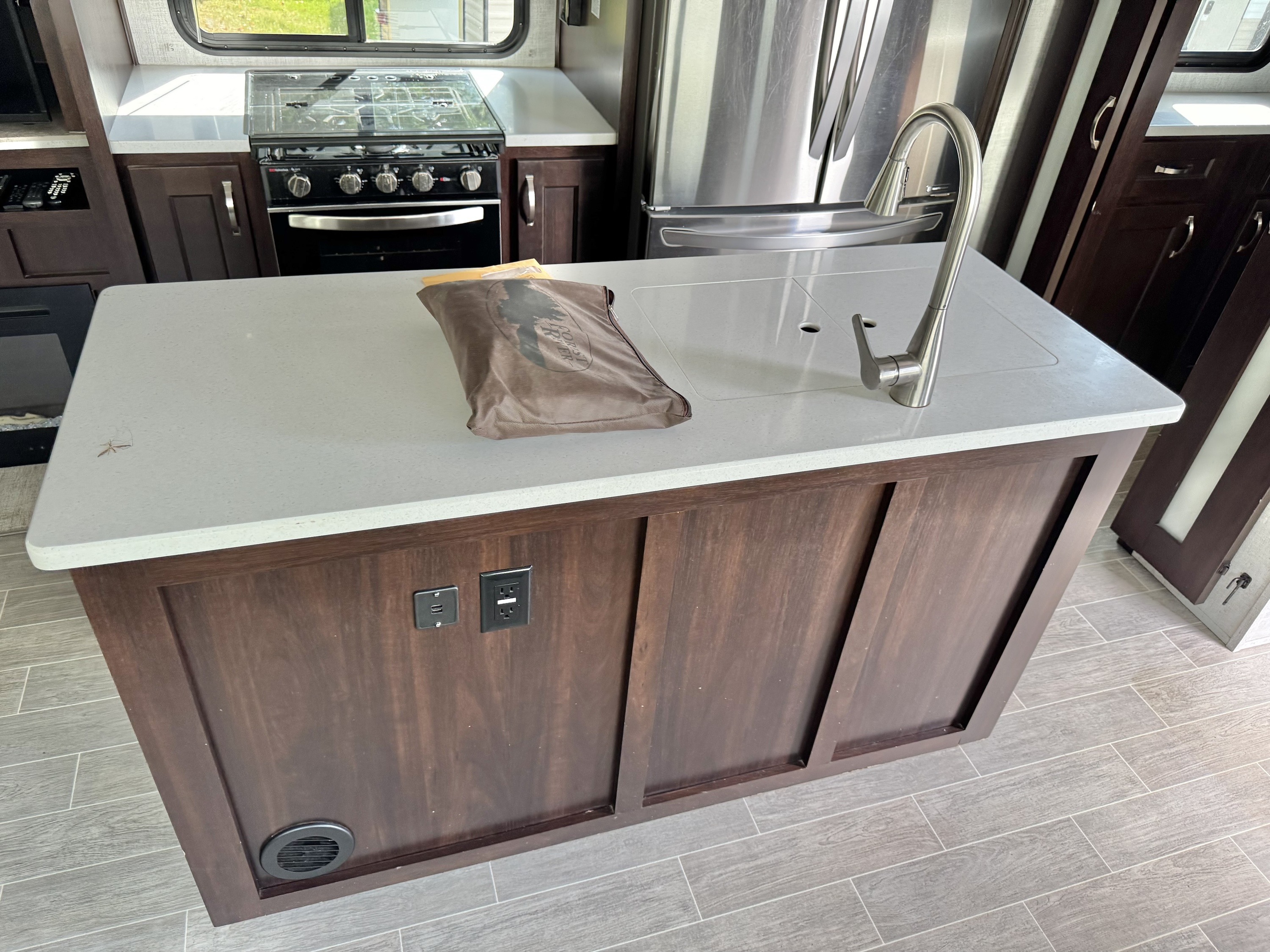 2021 Columbus 5th Wheel Camper - Image 26