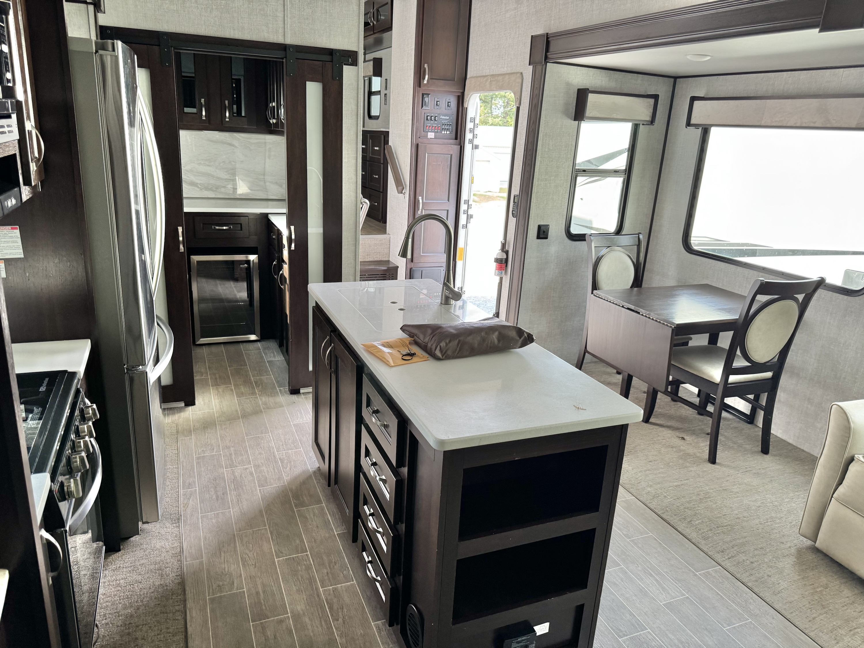 2021 Columbus 5th Wheel Camper - Image 9