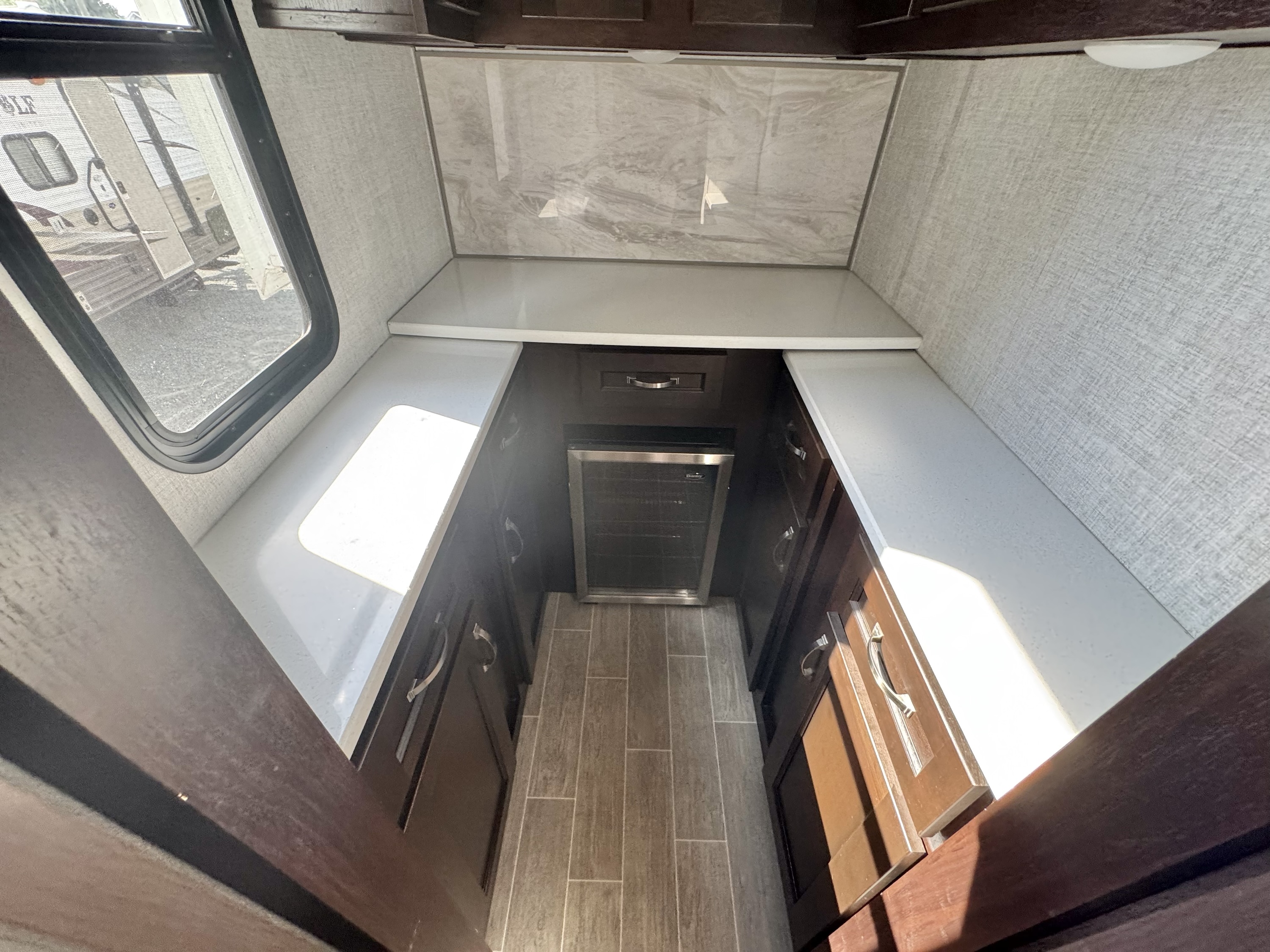 2021 Columbus 5th Wheel Camper - Image 28