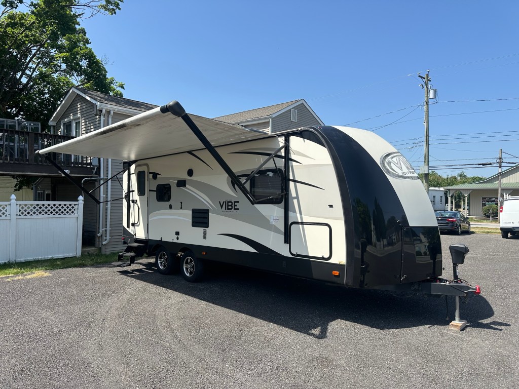 2015 Forest River Vibe 221RBS