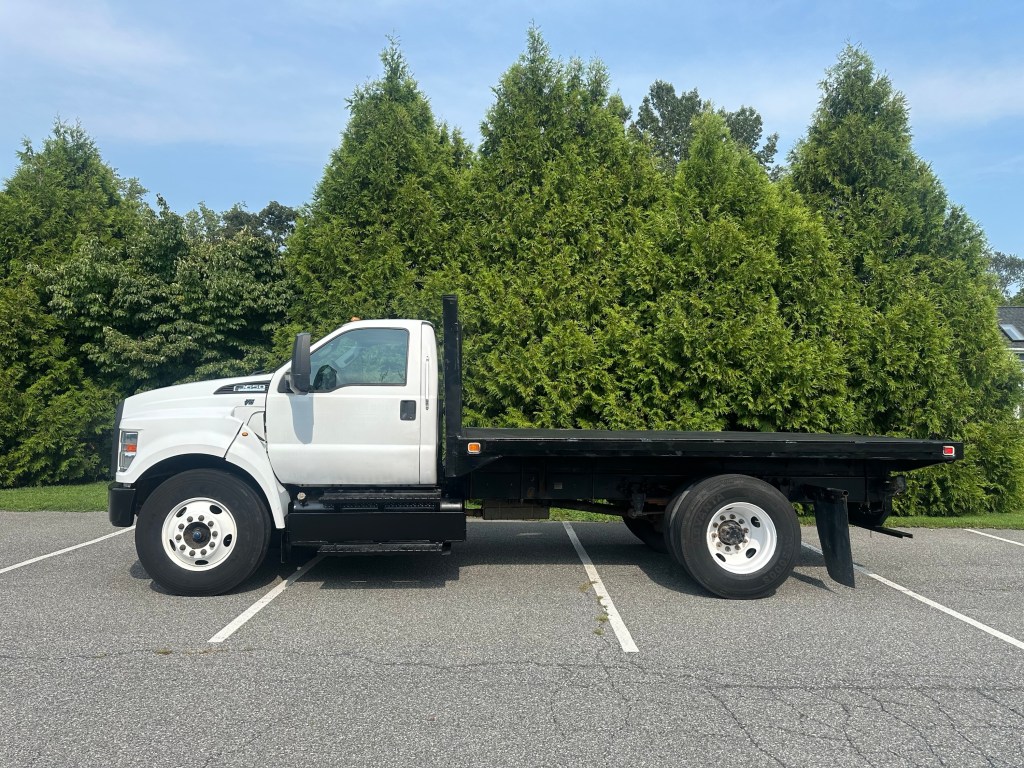 2016 Ford F650 Flat bed