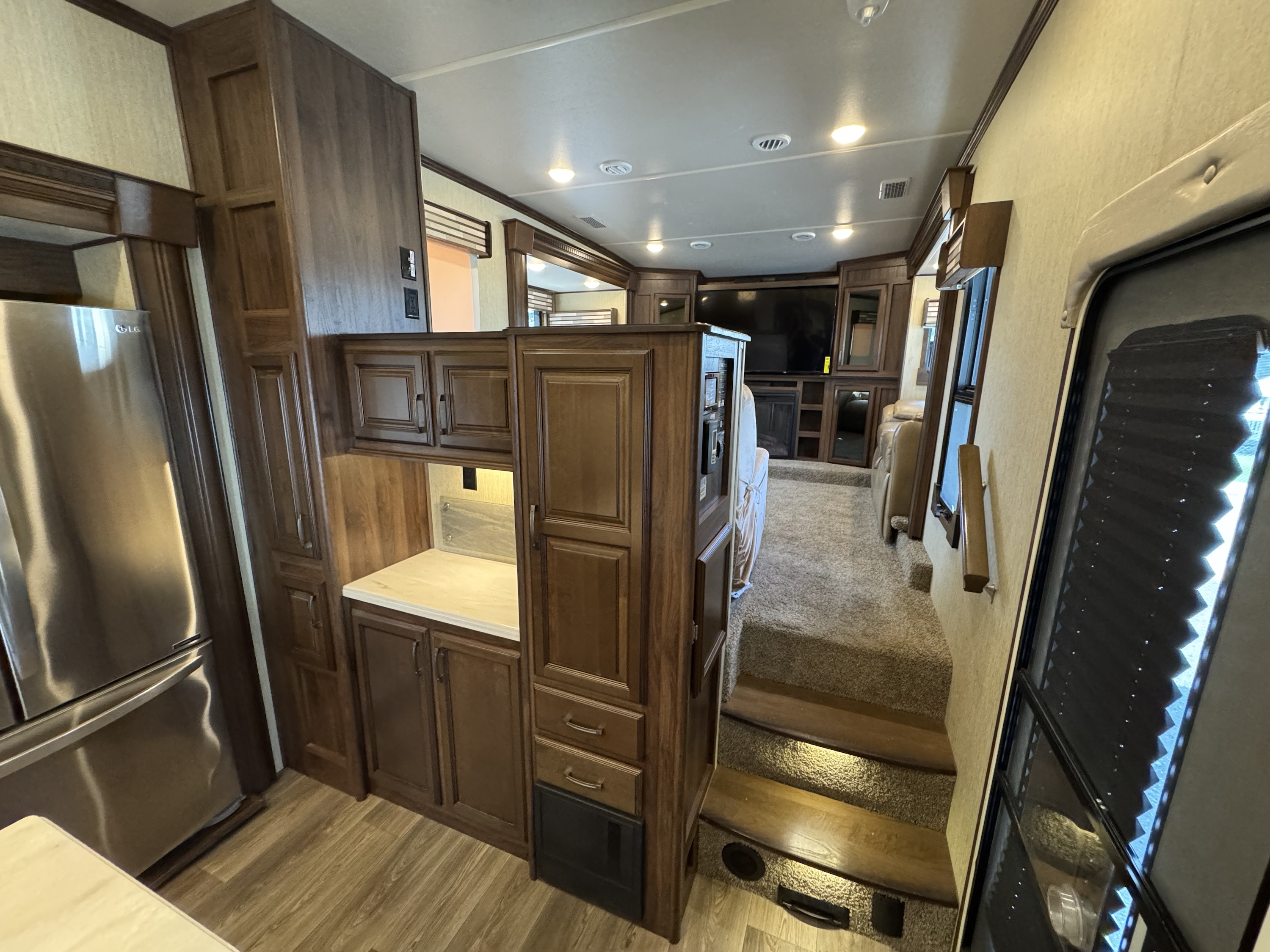 2018 Columbus 5th Wheel 381FL - Image 14