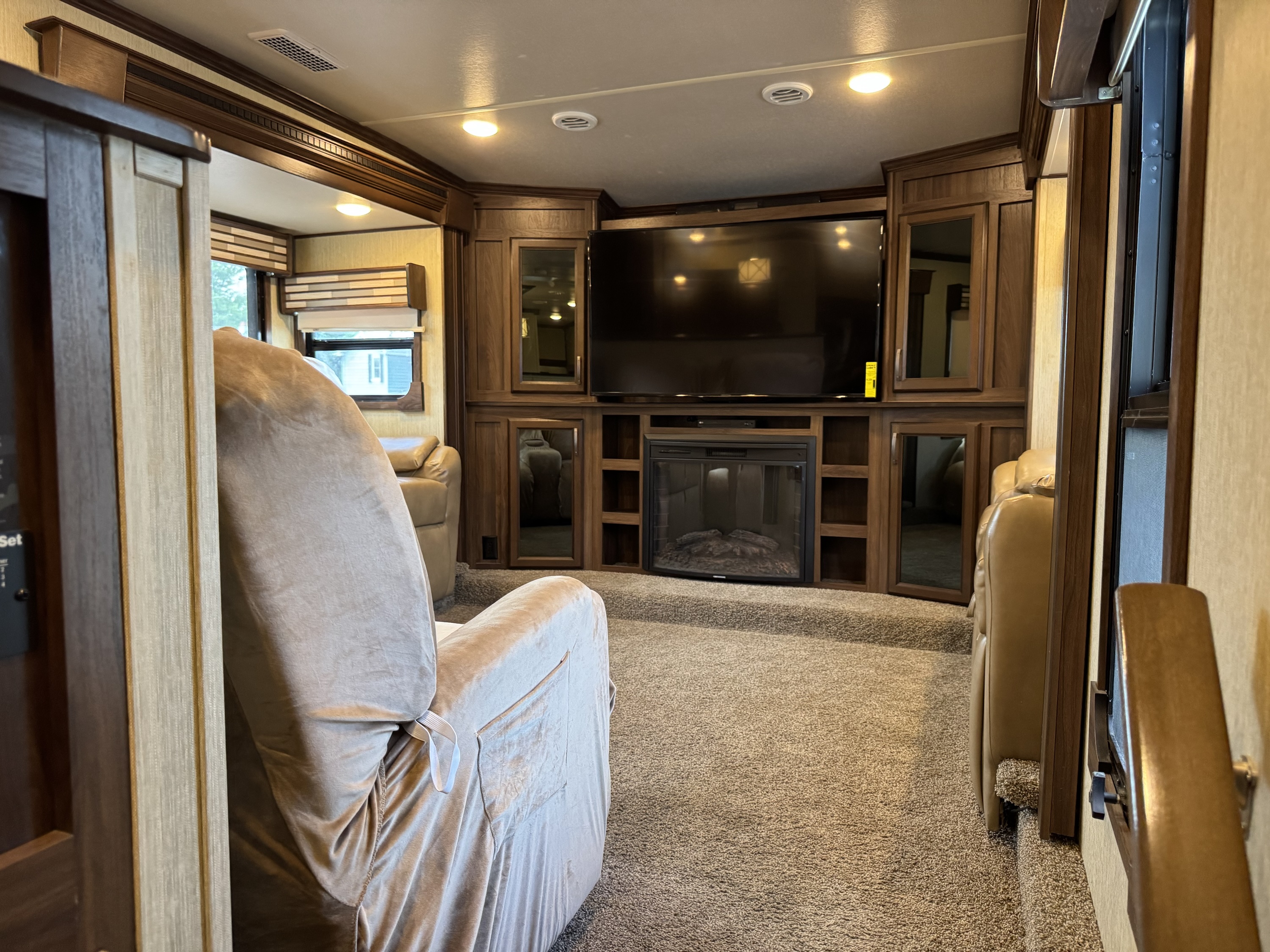 2018 Columbus 5th Wheel 381FL - Image 15