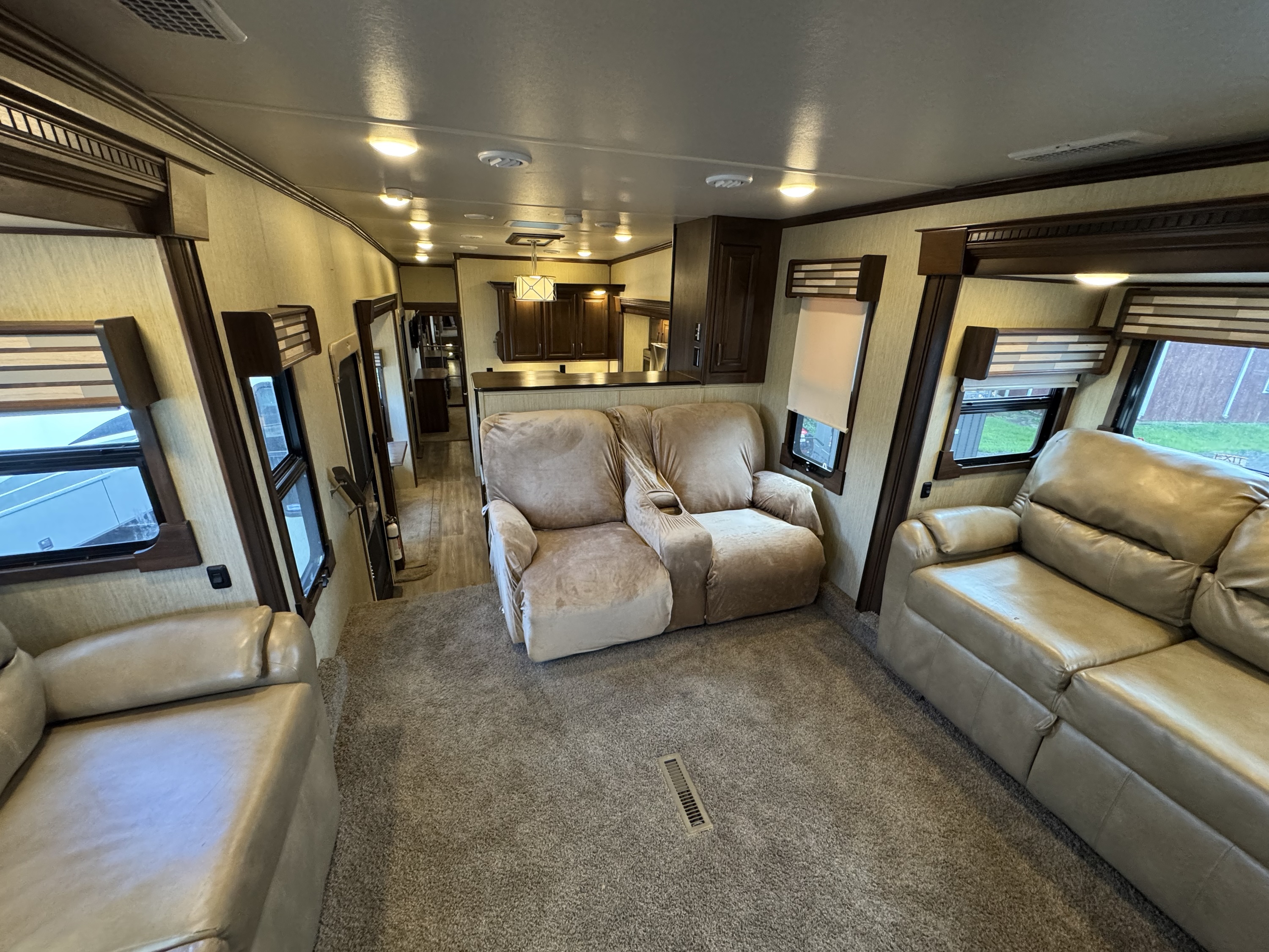 2018 Columbus 5th Wheel 381FL - Image 17