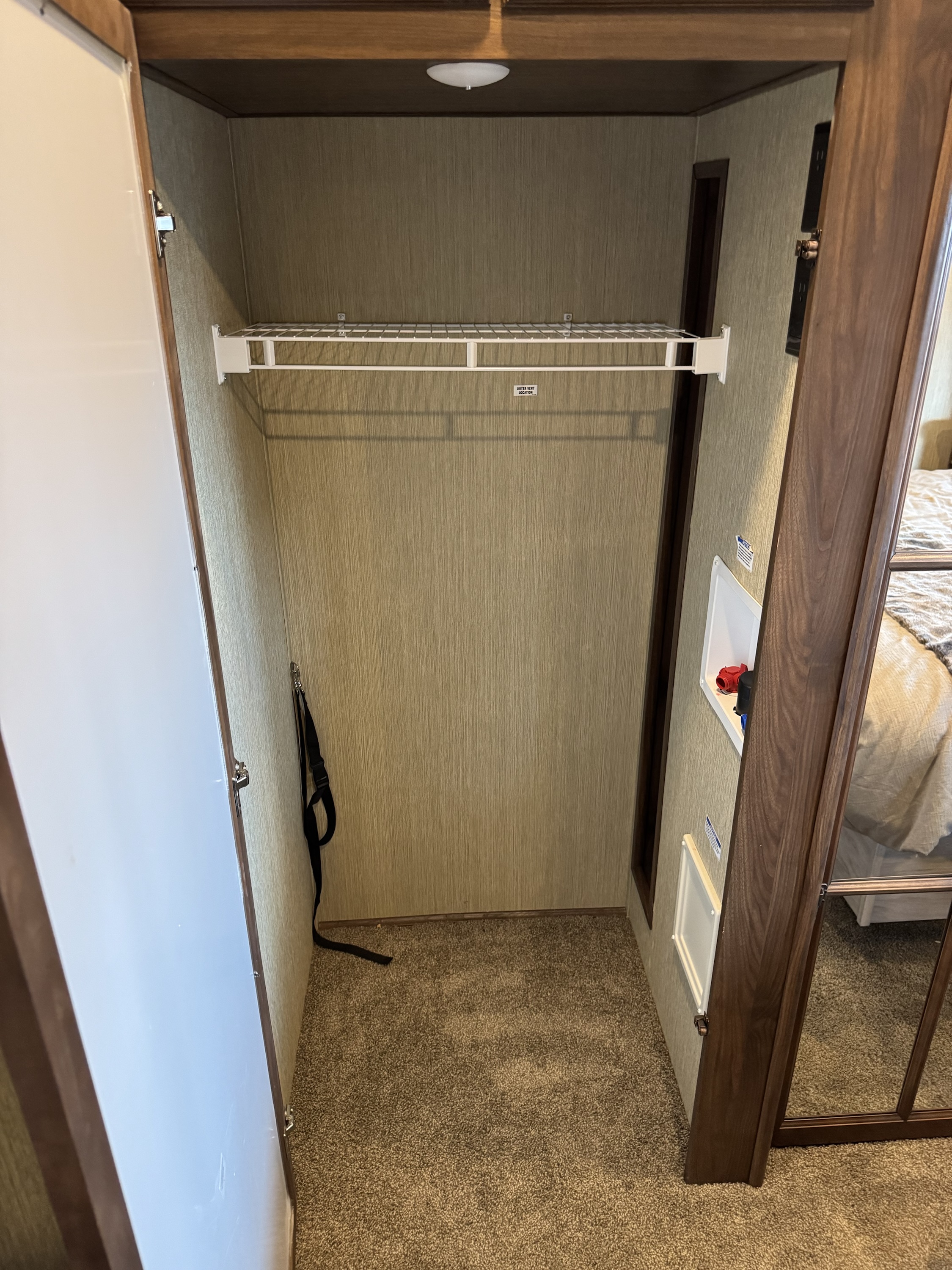 2018 Columbus 5th Wheel 381FL - Image 25